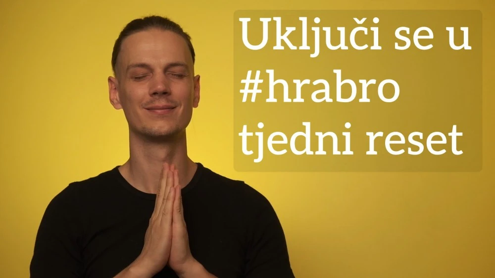 Luka Šolta u crnoj majici ispred zlatne pozadine uz natpis "Uključi se u #hrabro tjedni reset"